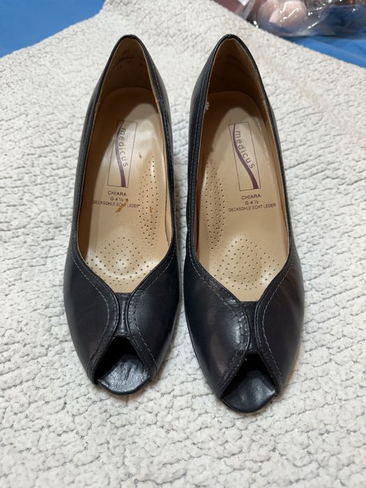 Елегантни обувки с нисък ток