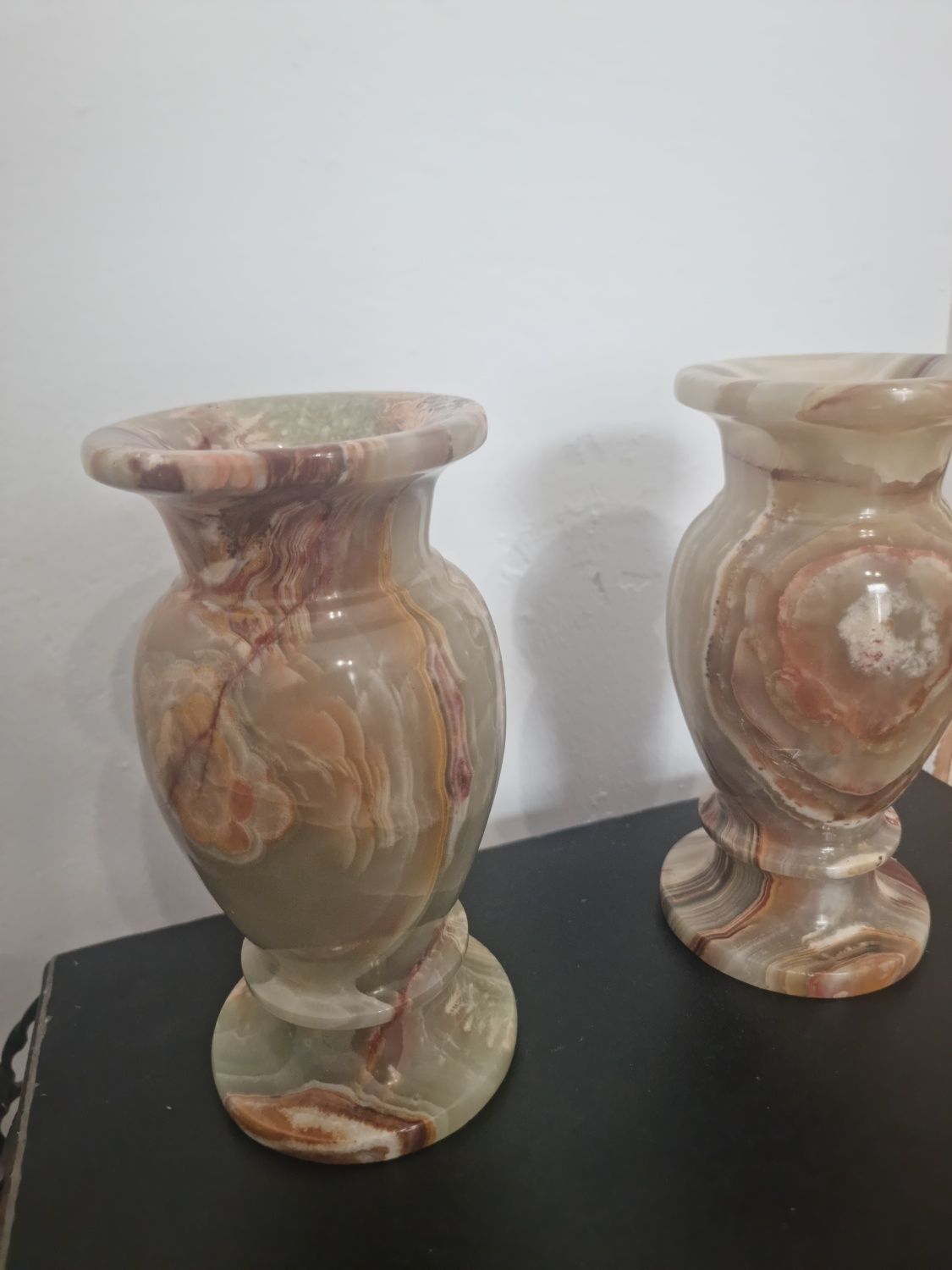 Pereche vază vintage sculptată in onix
