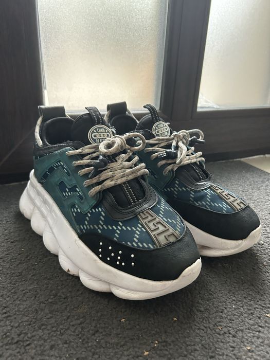 Versace chain reaction