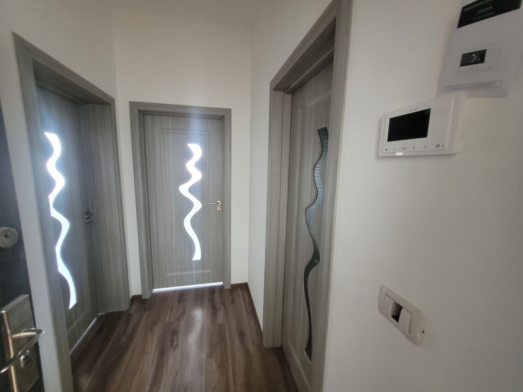 Vand apartament 2camere bloc nou