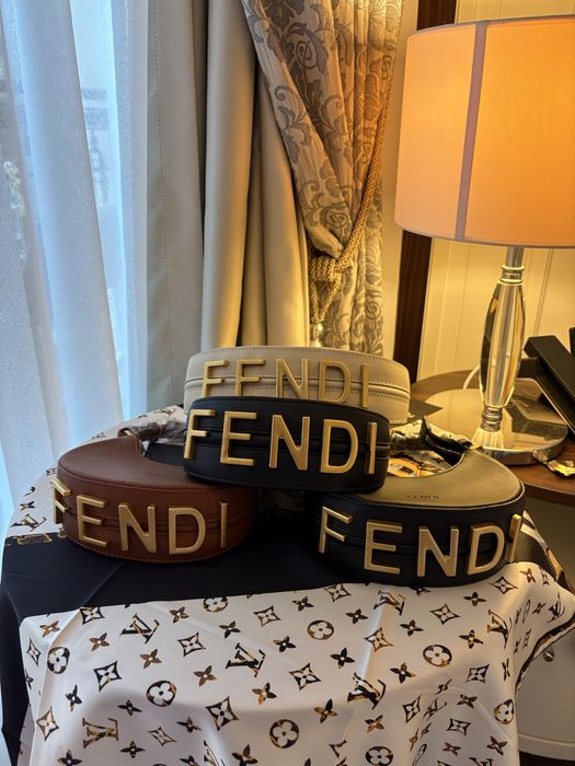 Чантa Fendi-всички са налични