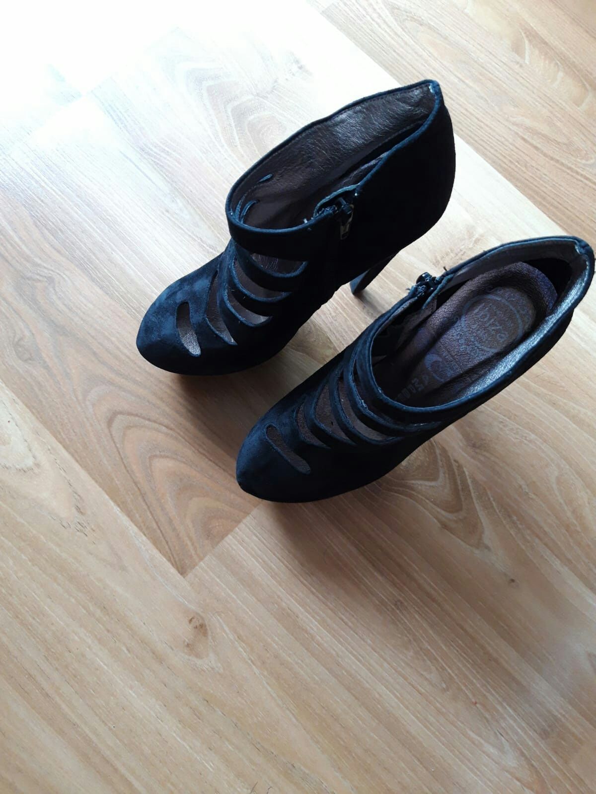 Botine negre 36