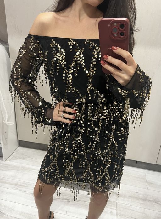 Черна рокля със златни пайети