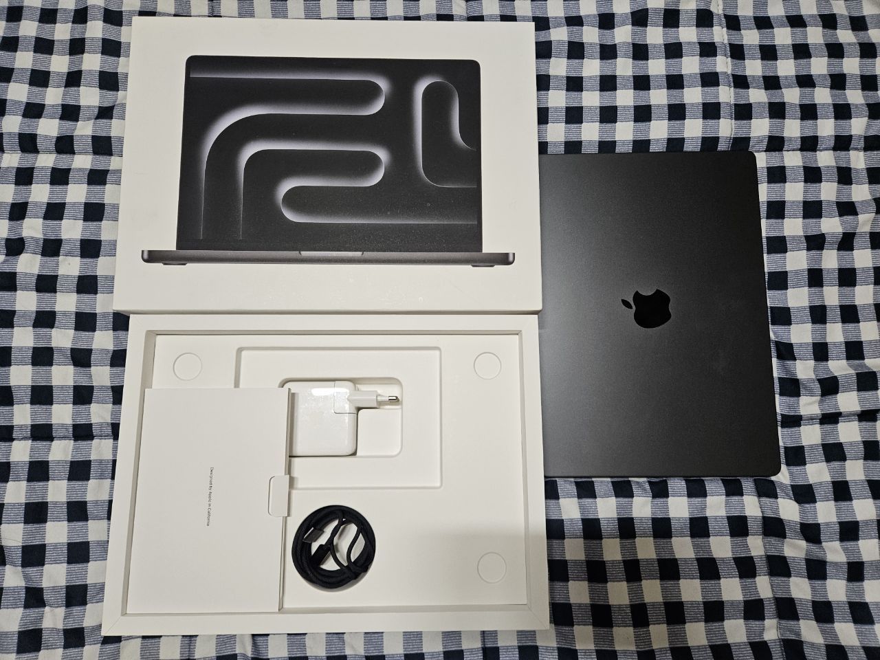 MacBook pro m3 pro spaceblack 14 dyum 16GB/512GB full box sotiladi