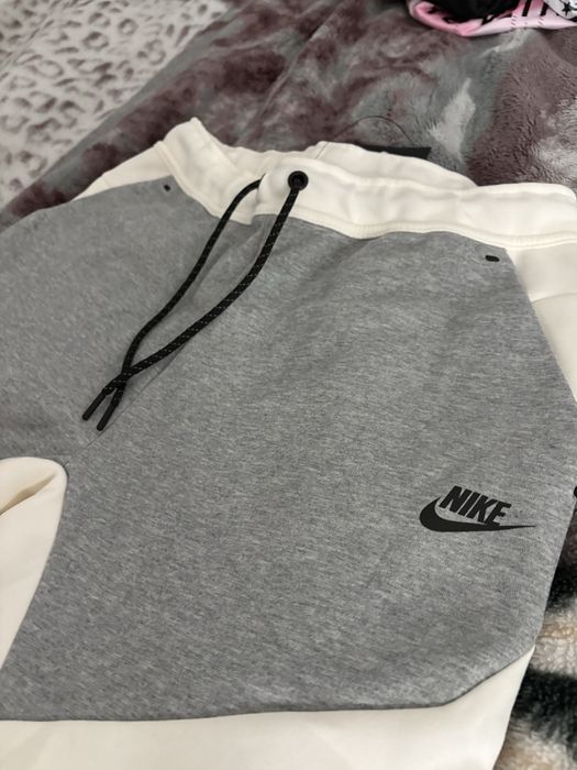 Pantaloni nike tech marimea M