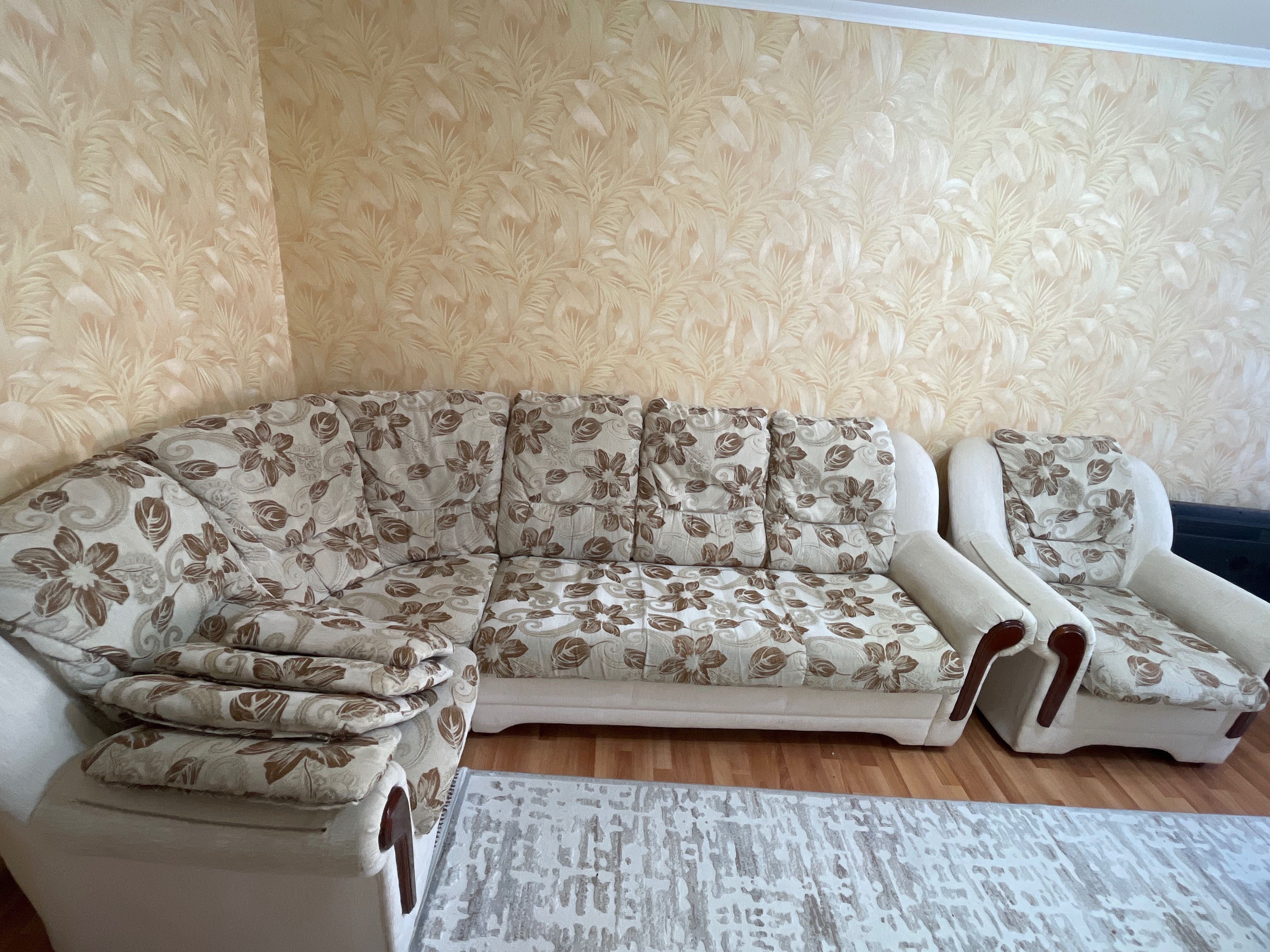 Мягкий уголок диван и кресло