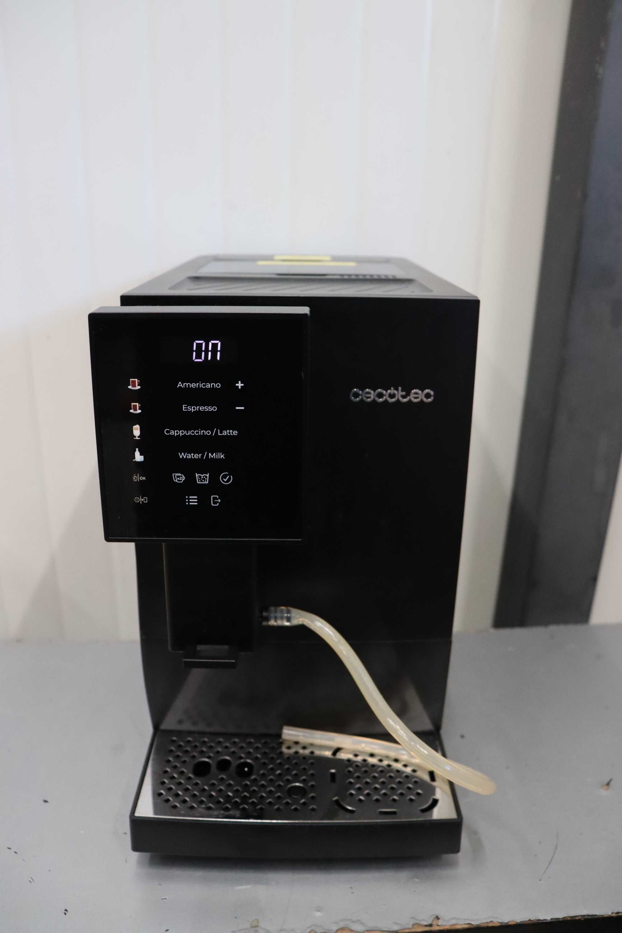 Кафемашина Cecotec Cremmaet Compactccino. 1350W, термоблок, 19Bar