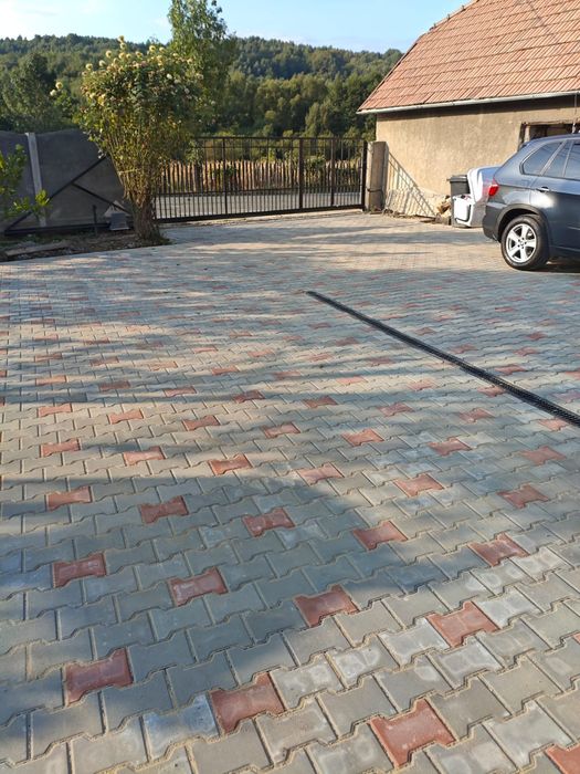 Executam pavaje borduri terasamente parcări industriale stații peco!