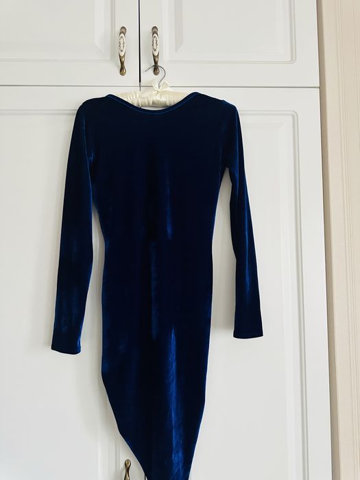 Rochie din catifea , masura S , cu spatele gol