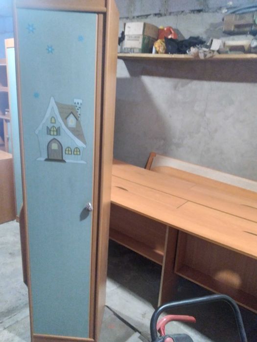 Стенка в детскую в хорошем состоянии