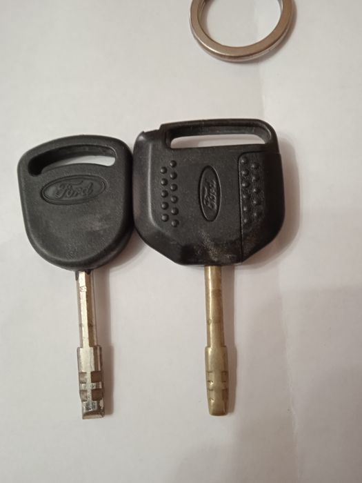 Продам авто ключи от Форда