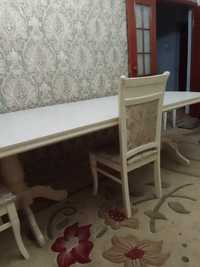 Стол гостиный .белый овальный.в хорошем состоянии.длина 3.20м.качество