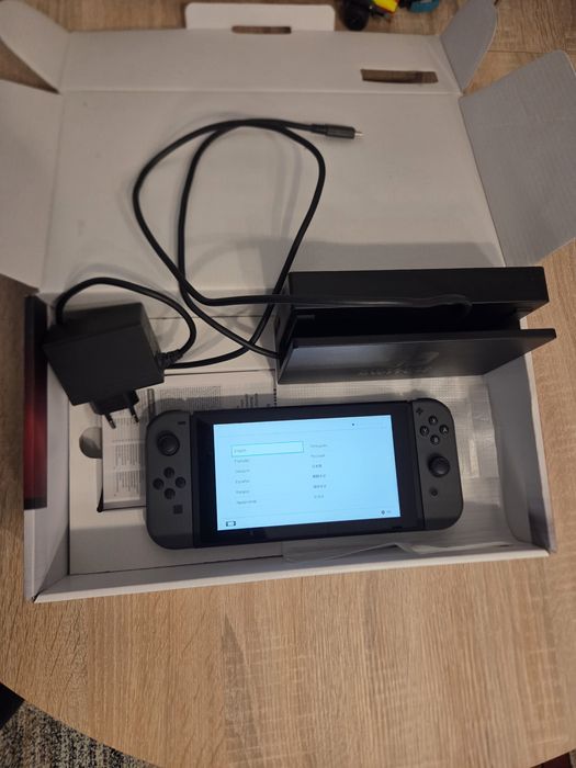 Vând consolă Nintendo Switch
