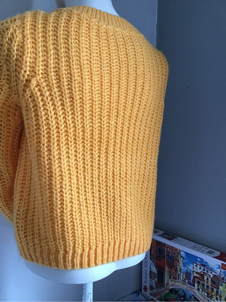 Жълт пуловерS/M