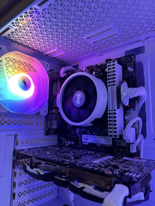 Бял Геймърски компютър Ryzen 5500, GTX1070,16 ram, 500 ssd, 600W