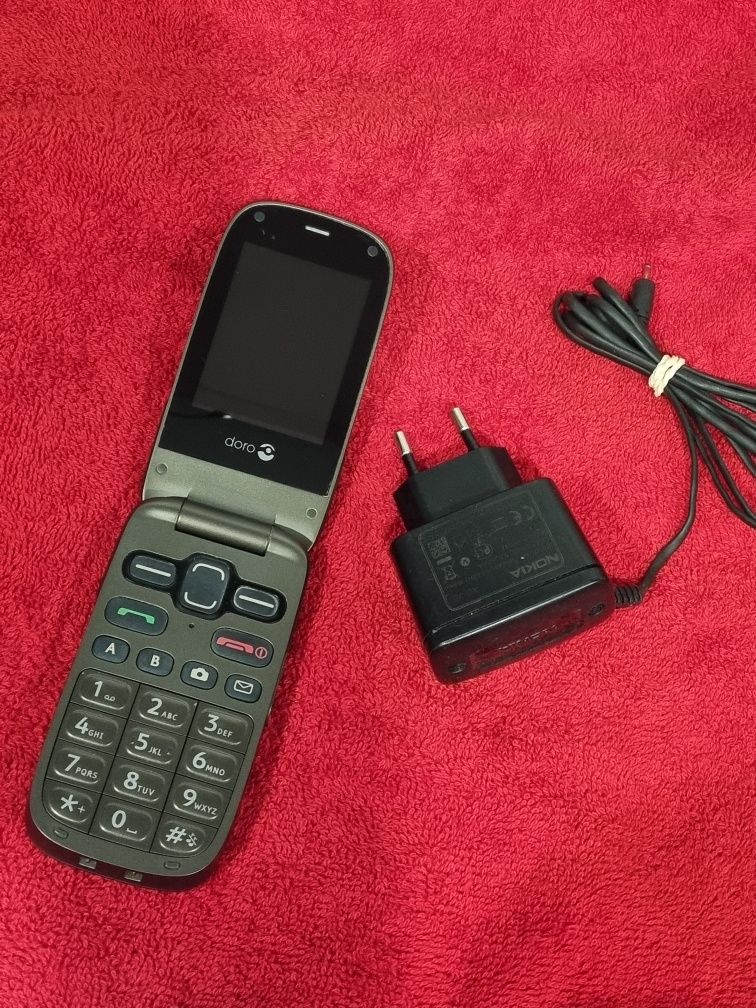 Telefon cu L. Româna / clapeta cu încărcător original