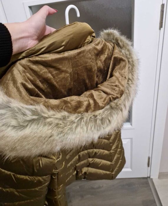 Топло зимно яке в златист цвят