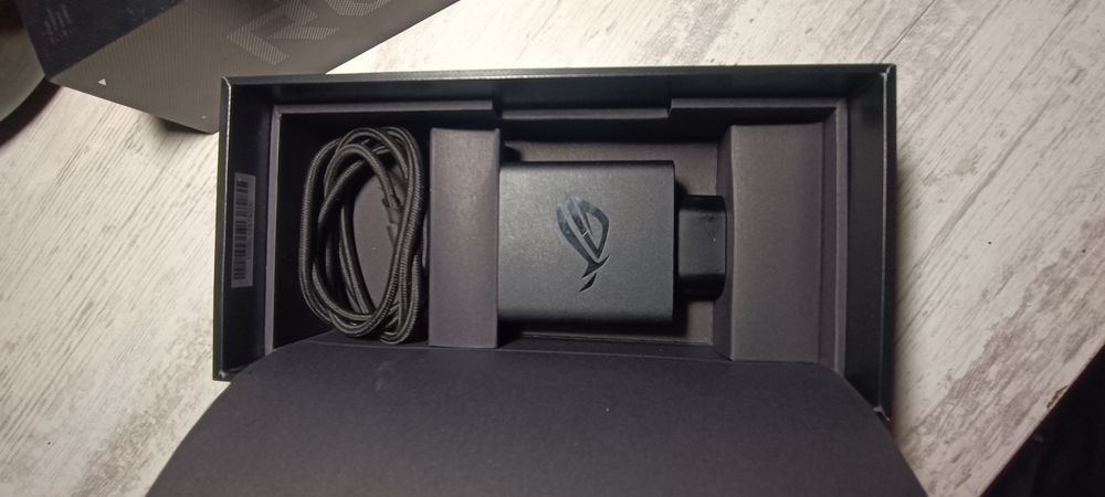 De vanzare rog phone 6 256gb si casti rog cetra