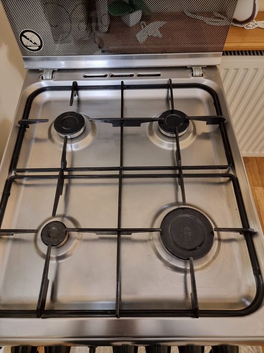 Aragaz Indesit inox ca NOU