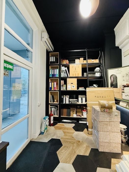 Inchiriez spatiu comercial