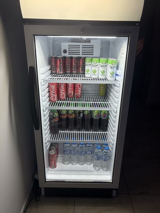 Хладилна витрина, неразличима от нова