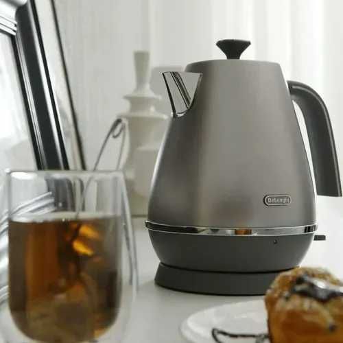 Электрический чайник DeLonghi KBI 2001 S Distinta Flair