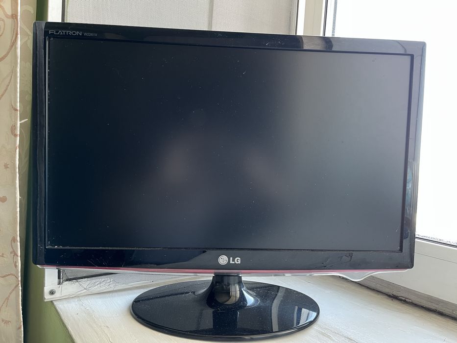 Продам монитор LG Flatron W2261V