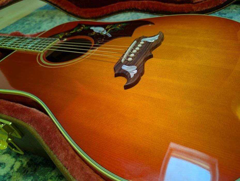 Gibson Dove USA 2023