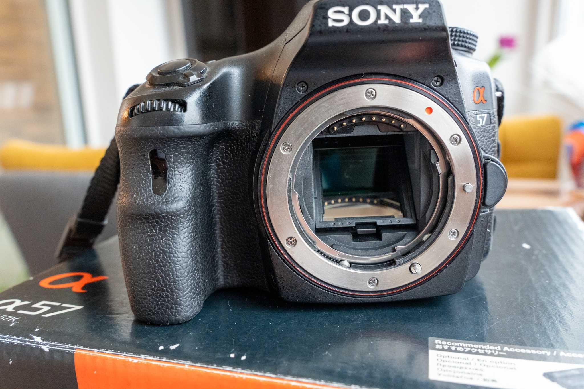 Фотоапарат Sony Alpha SLT-A57, два  обектива, карта памет,филтър PROMO