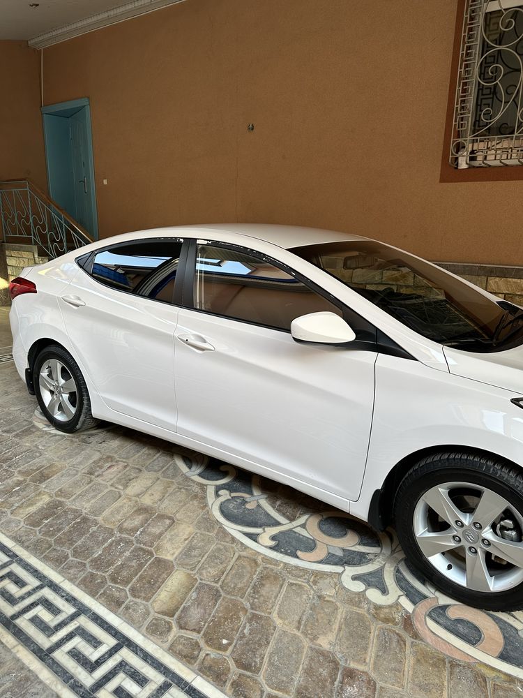 Продается Hyundai Elantra 2012года.