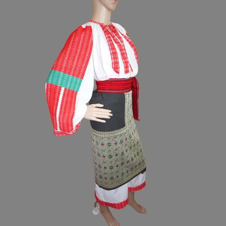 Costum popular autentic vechi lucrat manual masura M