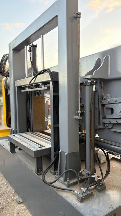 Fierăstrău cu bandă pentru metal