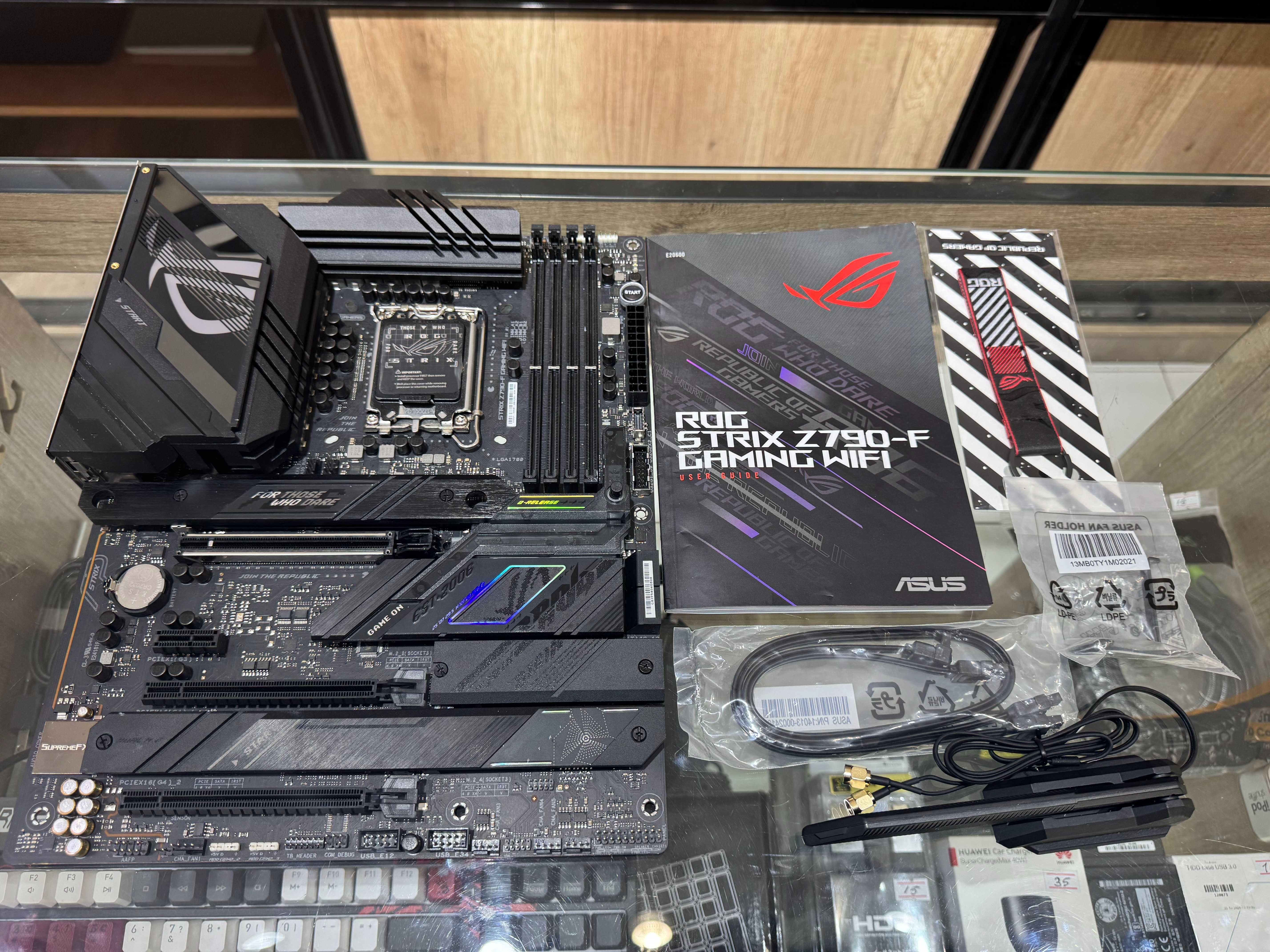 Топовая материнская плата ASUS ROG STRIX Z790-F GAMING WIFI DDR5