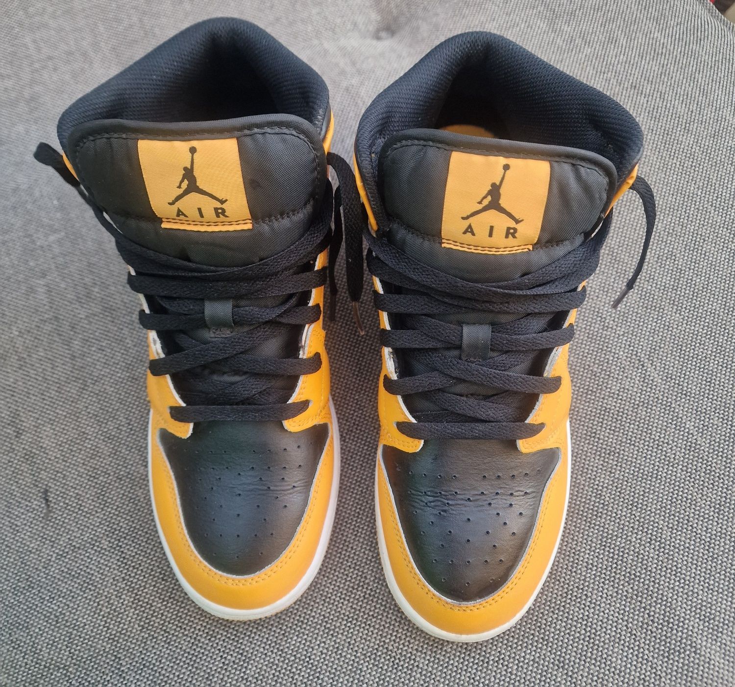 Nike Jordan 1 yellow taxi mid