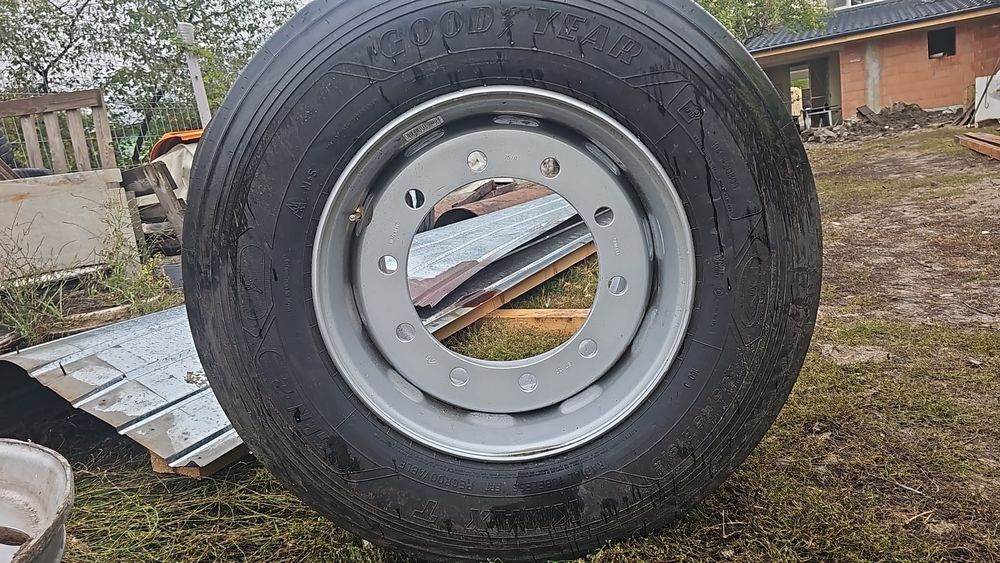 Vand Roată De Camion Mega