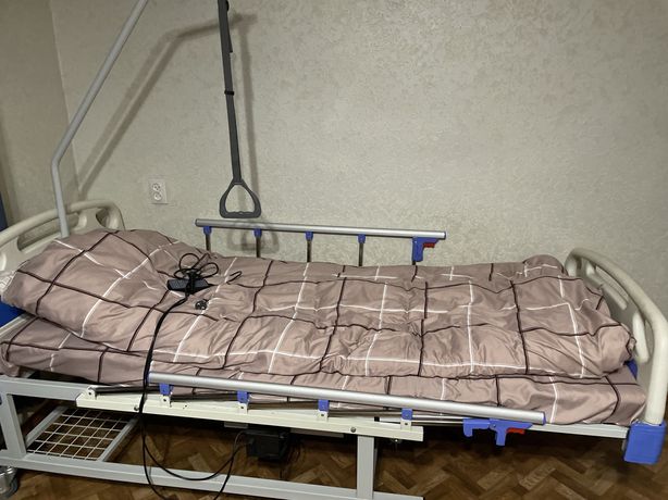 Многофункциональная кровать для лежачих больных спинальников