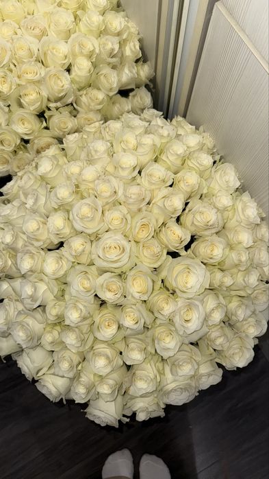 Продам 101 белых роз 35000 тг
