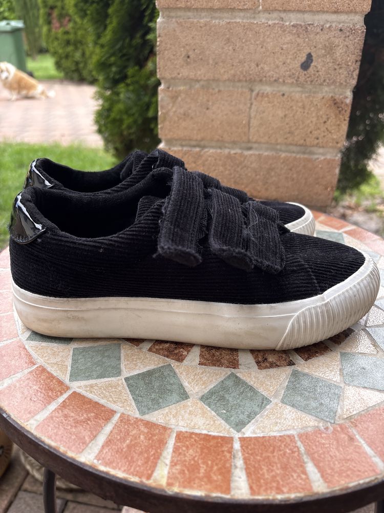 Vând tenesi H&M marimea 38