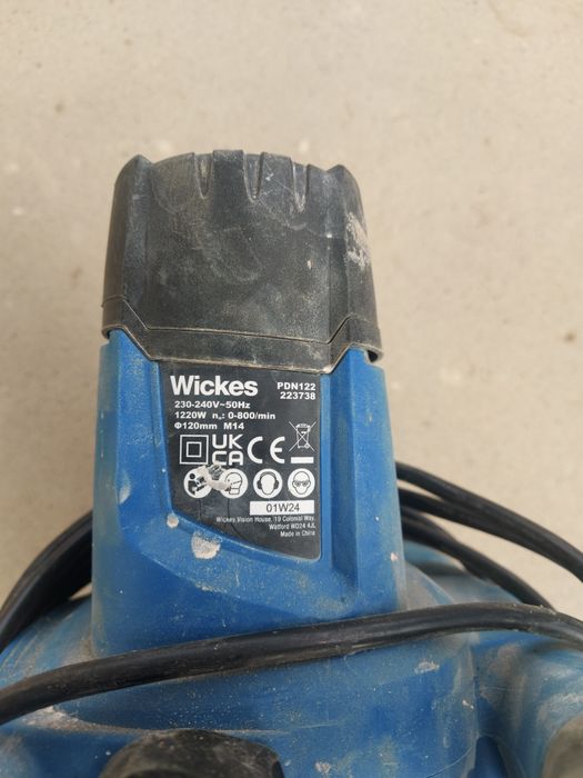 Mixer pentru amestecarea adezivului pentru placing.