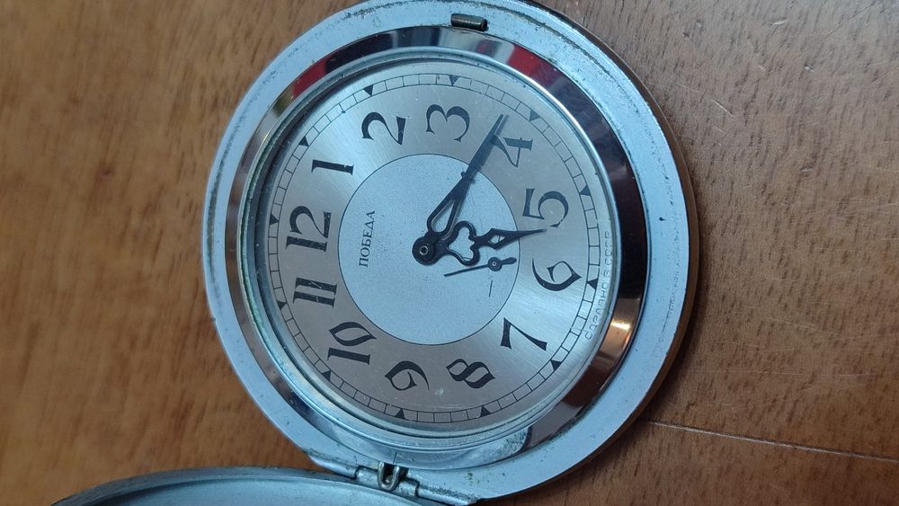 Стар джобен часовник Победа