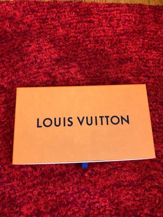 Cutie Louis Vuitton portofel noua originala LV