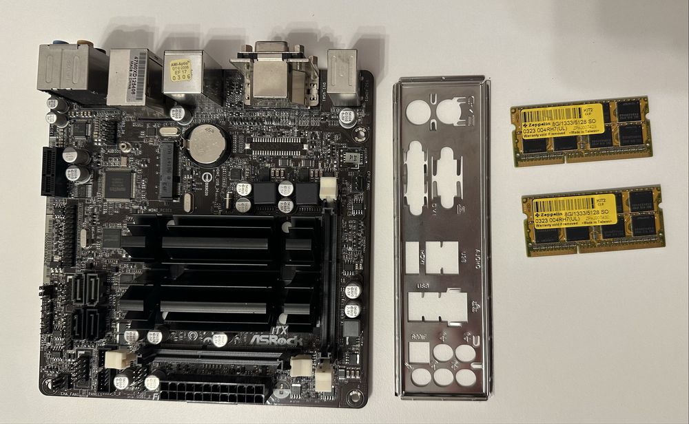 Mobo Asrock Q1900-ITX Intel Quad-Core + 16GB RAM