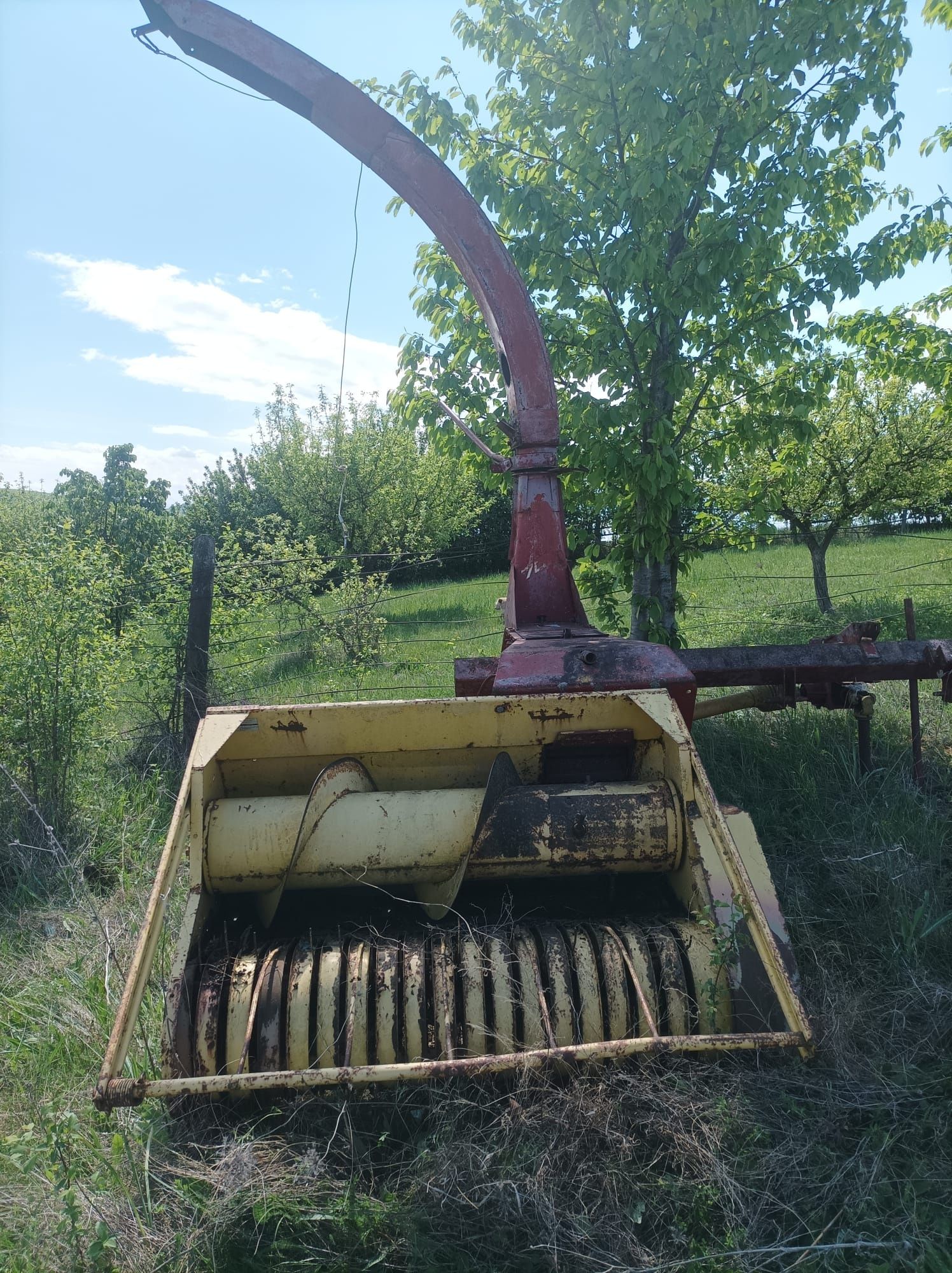 Tocătoare porumb siloz și  iarbă