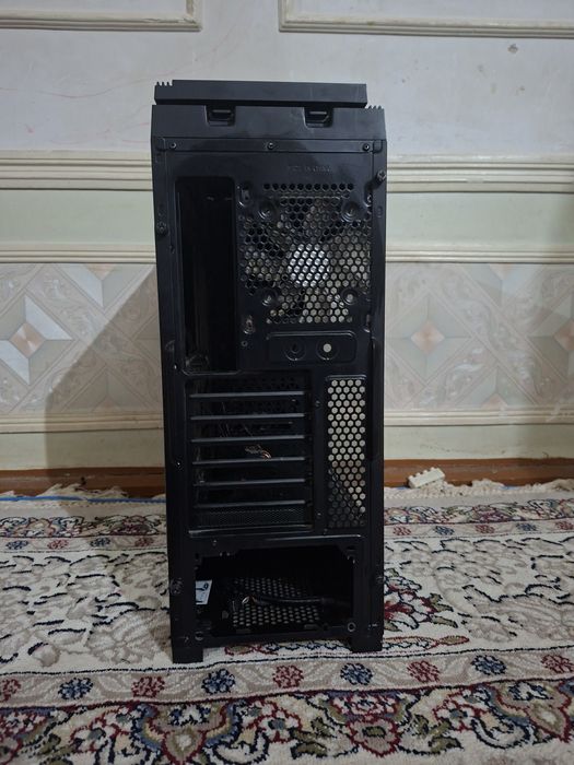 Пустой корпус для персонального компьютера. Deepcool