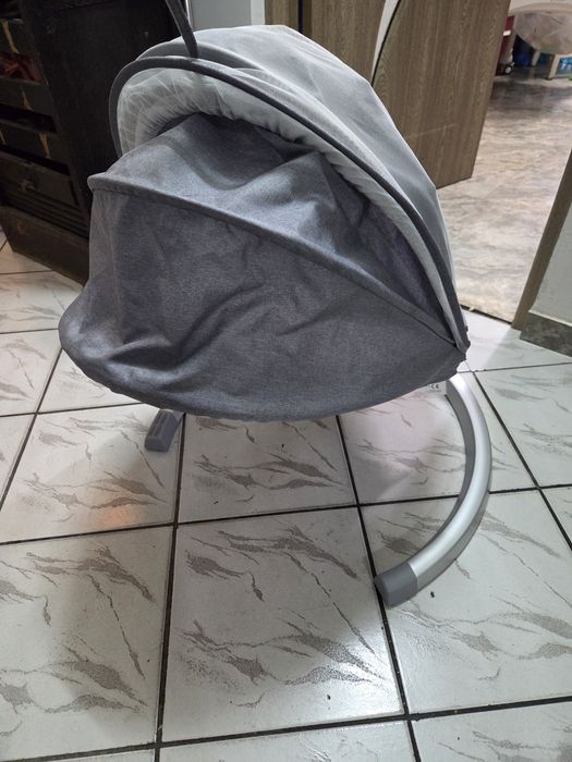 Vând leagăn pentru bebeluși folosit 3 săptămâni!