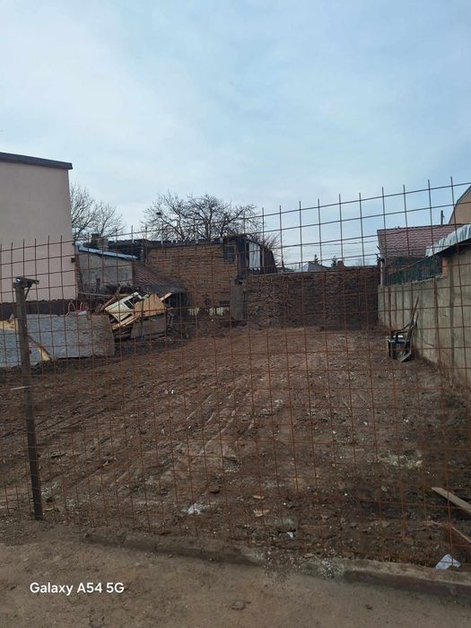Vand teren zona pucheni cu utilitati