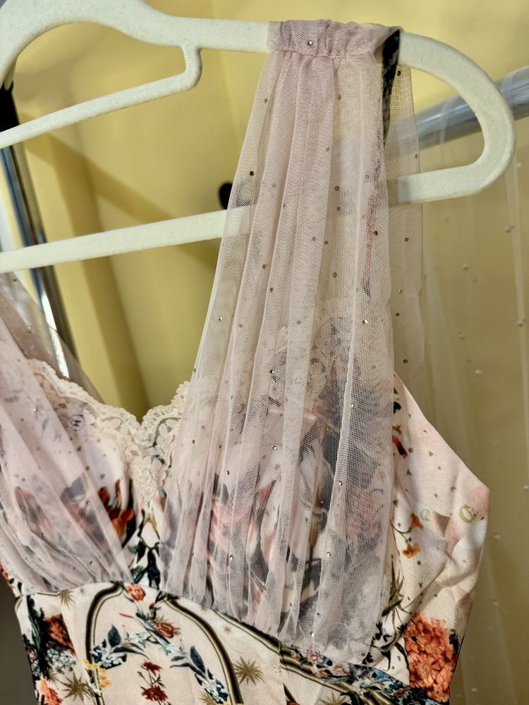 Коктейлна рокля по модел Miss Rosier XS-M