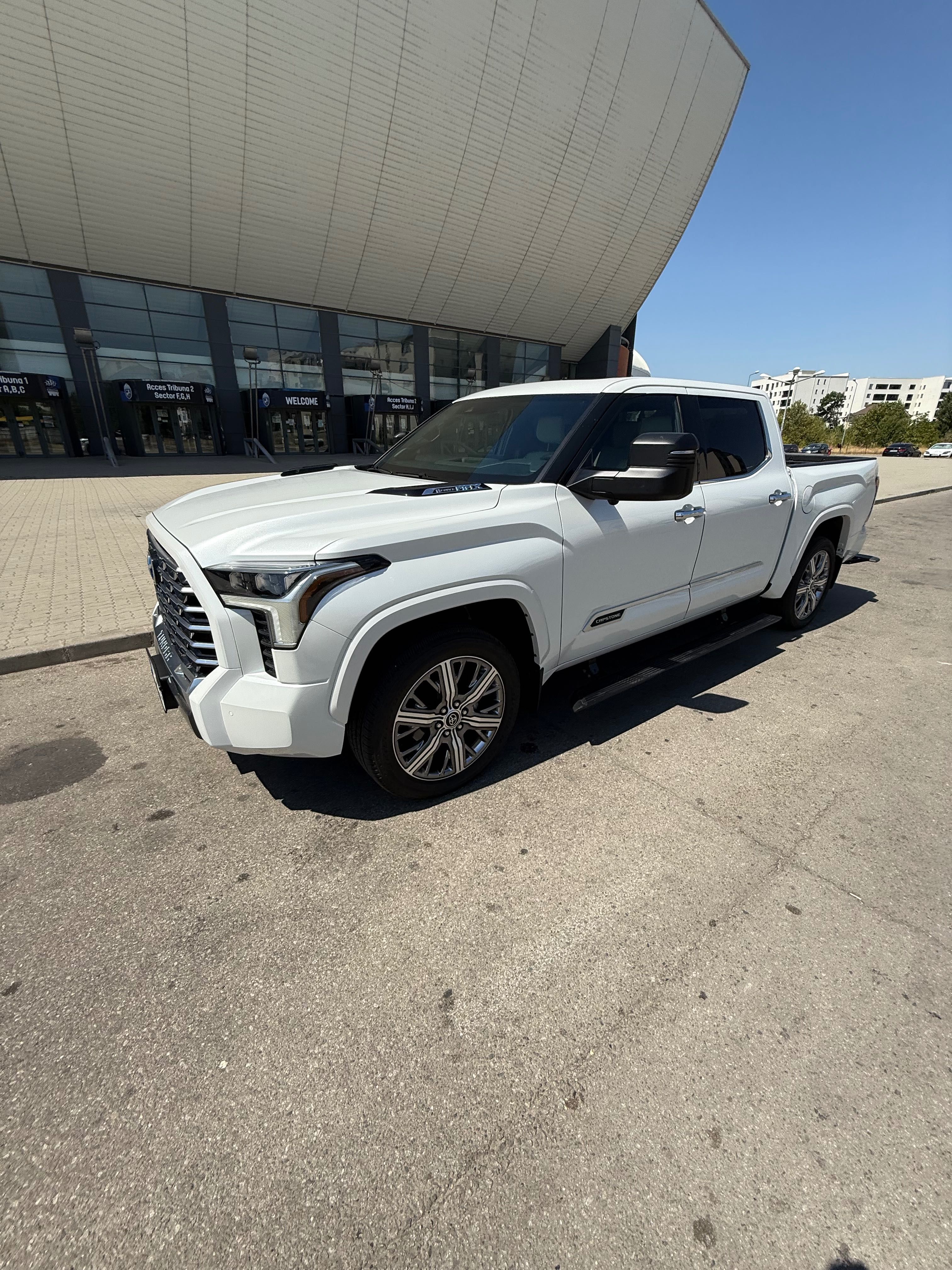 Toyota Tundra Capstone 2023 – Alb Imaculat
hibrid i-FORCE MAX 437 CP