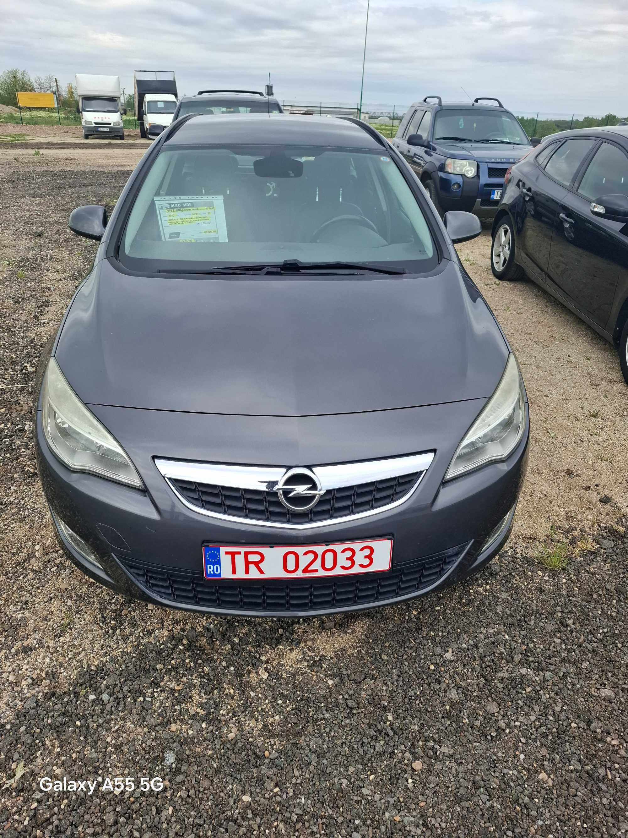 Opel Astra Break,an 2011, 1,7 D ,tapiterie semipiele cutie manuala.