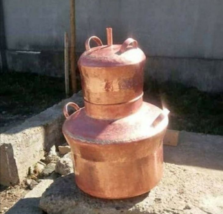 Vand cazan de țuică din cupru la preț de producător este facut din cio